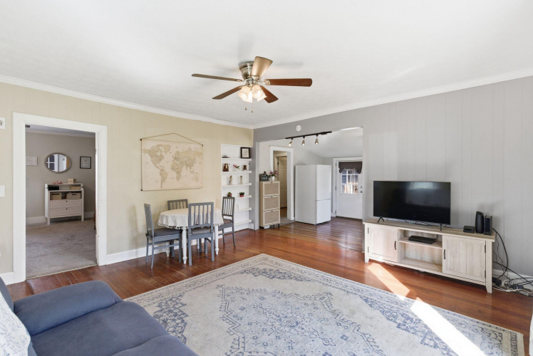 Listing Image 9