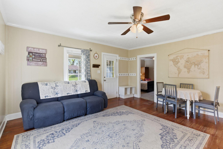 Listing Image 10