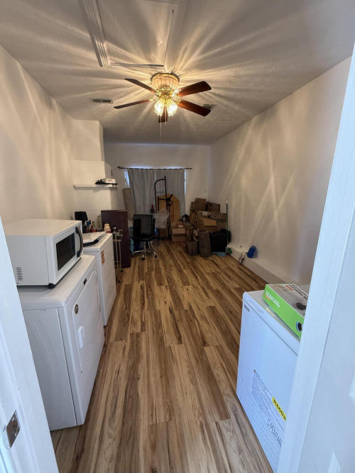 Listing Image 9