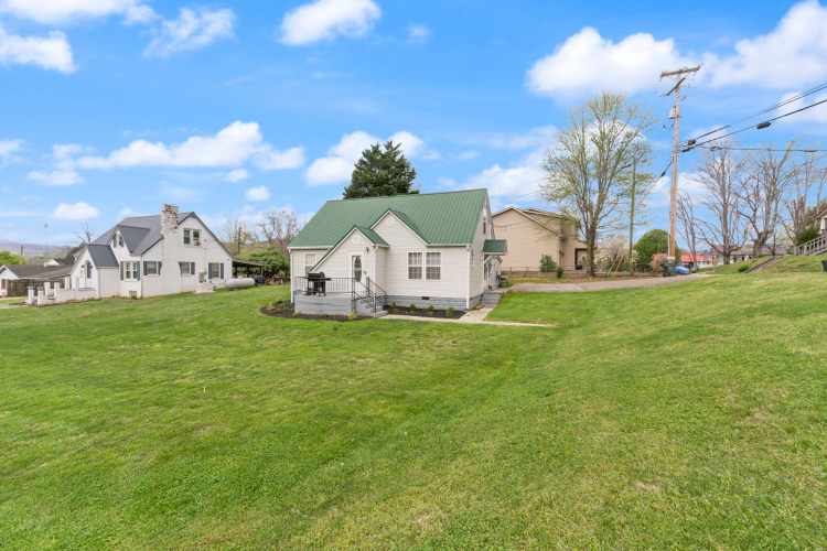 Listing Image 5