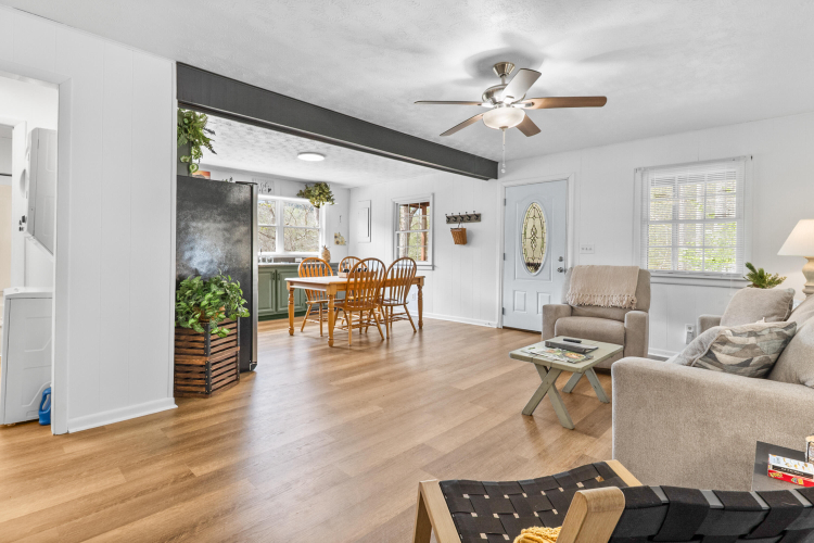 Listing Image 9