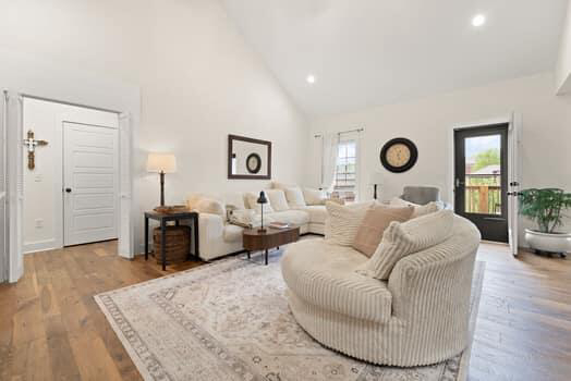 Listing Image 10