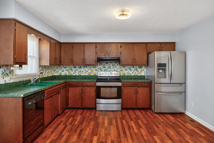 Listing Image 8