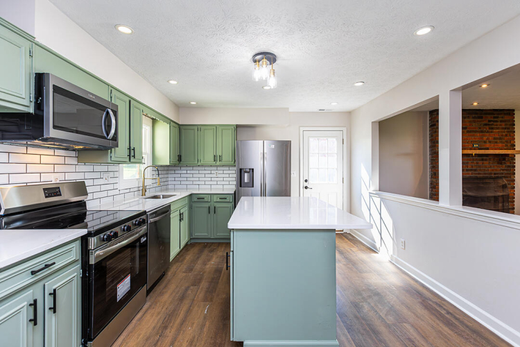 Listing Image 12
