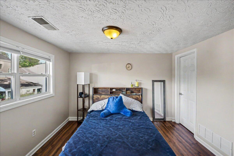 Listing Image 58