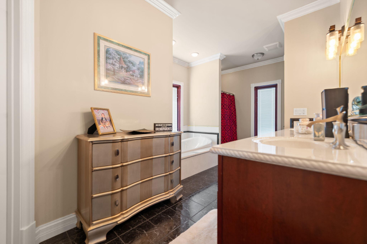 Listing Image 105
