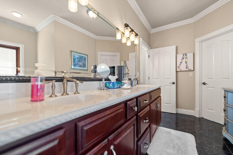Listing Image 73