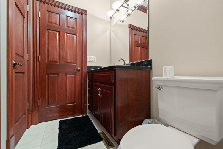 Listing Image 100