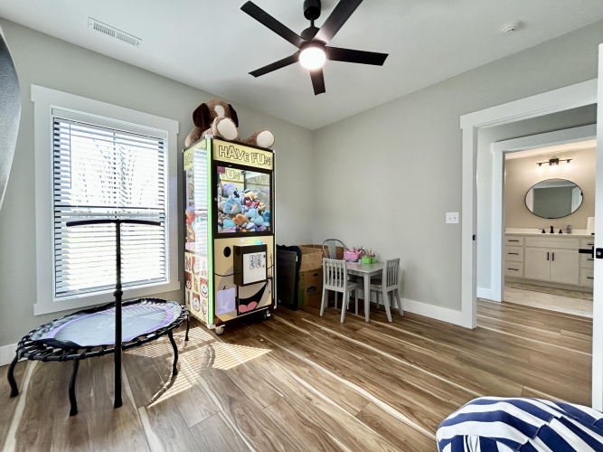Listing Image 102
