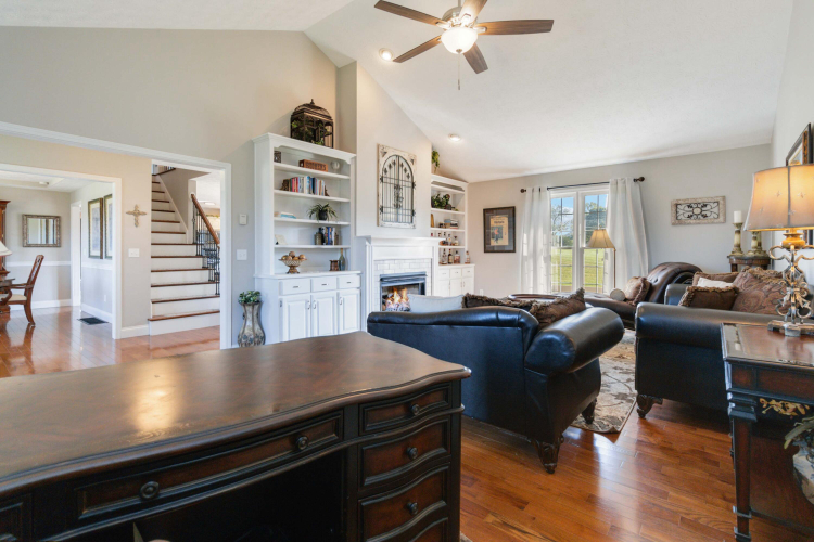 Listing Image 9