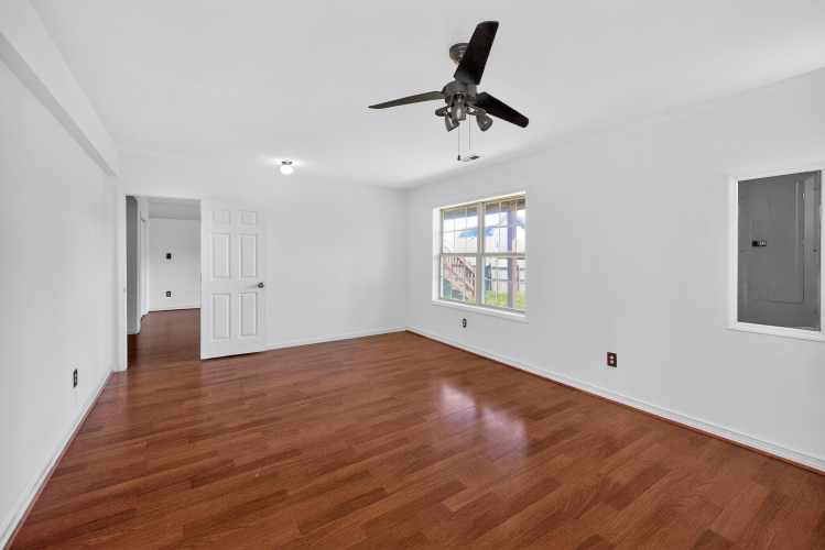 Listing Image 52