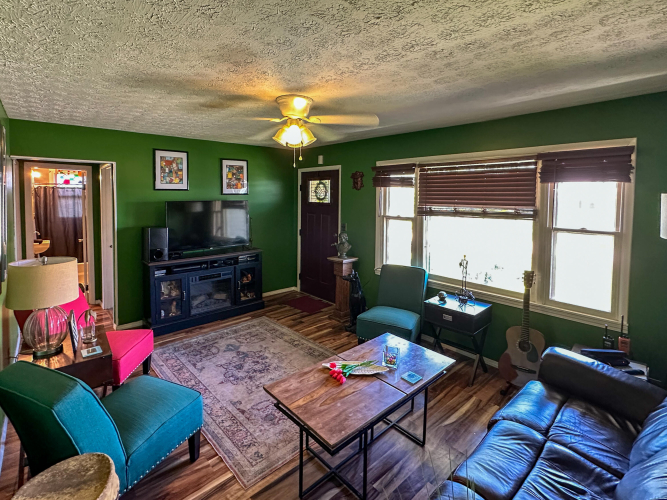 Listing Image 19