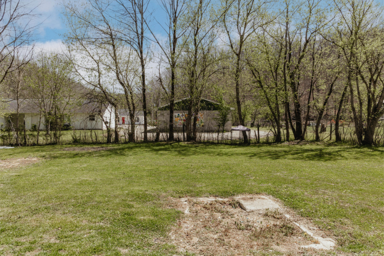 Listing Image 4