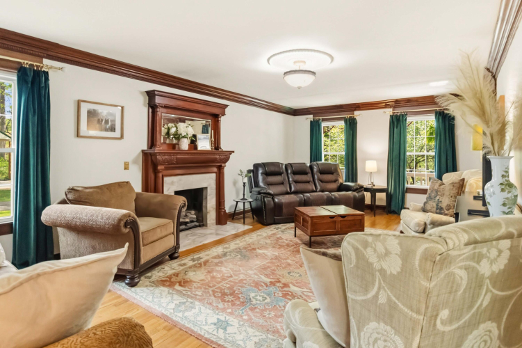 Listing Image 9