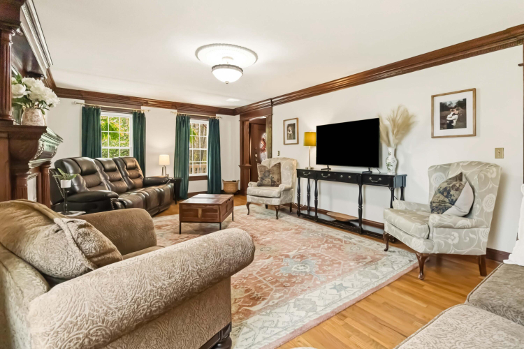 Listing Image 10