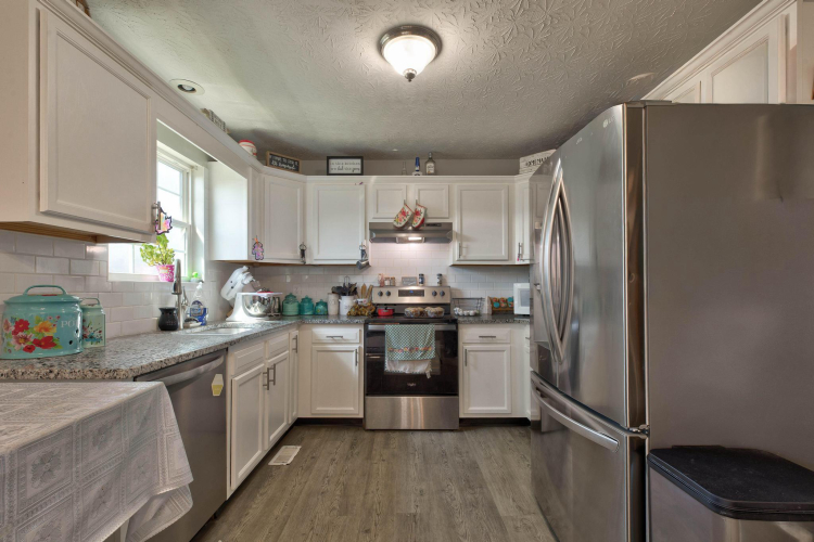 Listing Image 12