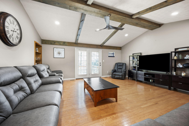 Listing Image 18