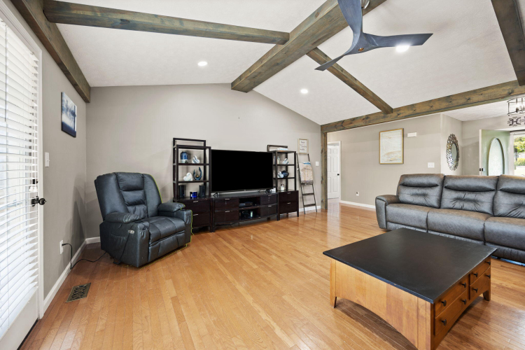 Listing Image 20