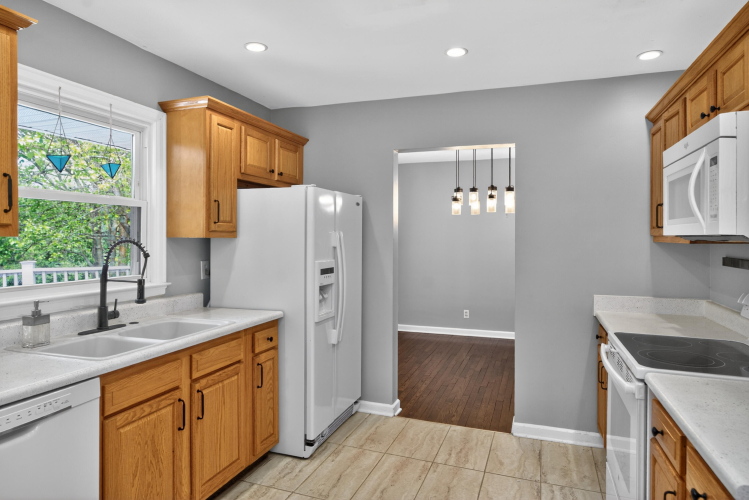 Listing Image 12