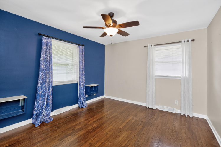 Listing Image 16