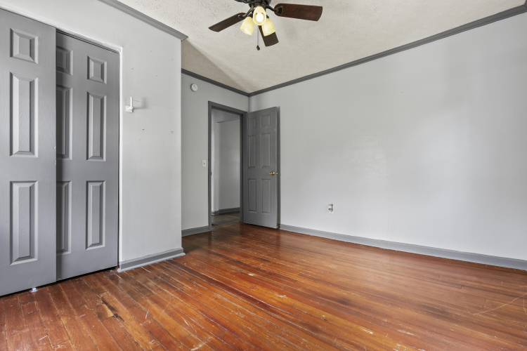 Listing Image 17