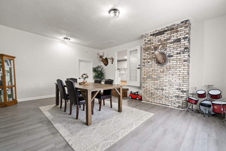 Listing Image 23