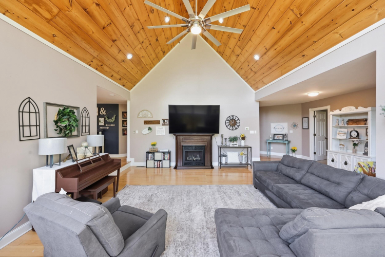 Listing Image 14