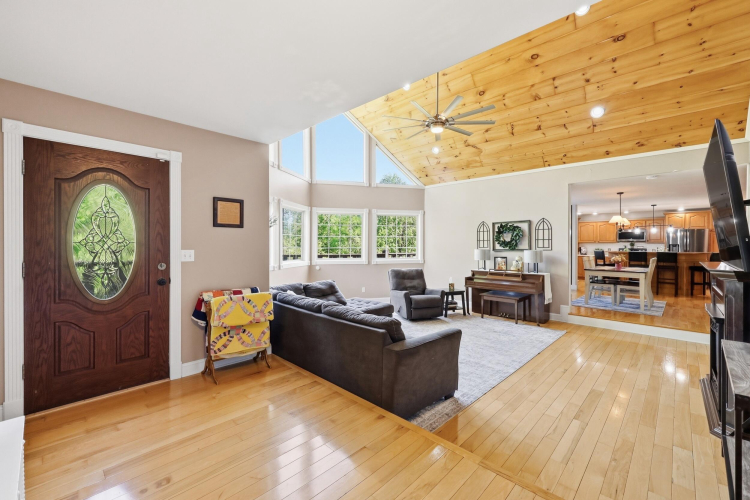 Listing Image 10