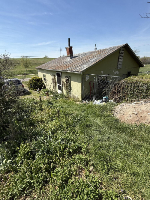 Listing Image 4