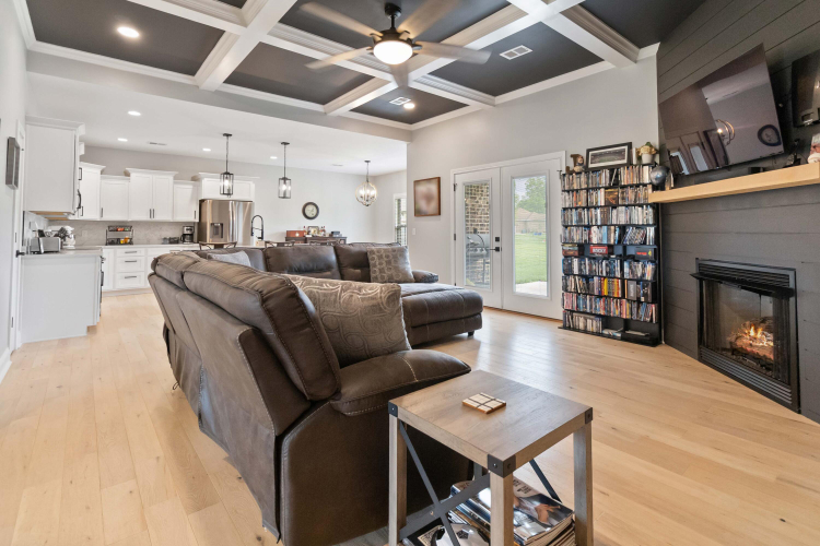 Listing Image 11