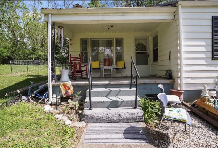 Listing Image 4