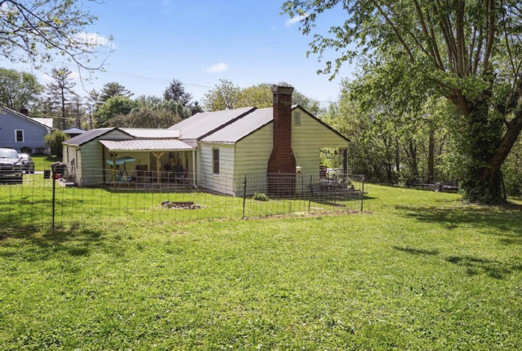 Listing Image 7