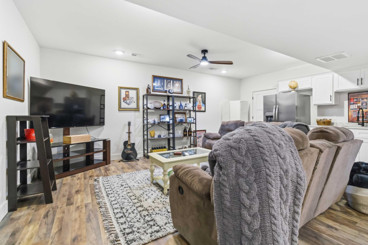 Listing Image 53