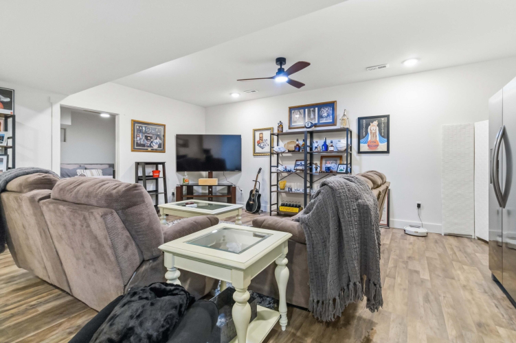 Listing Image 54