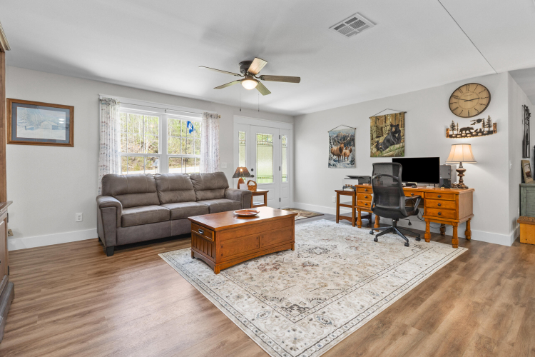 Listing Image 12