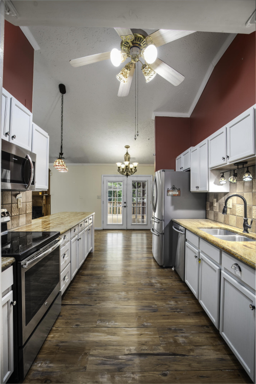 Listing Image 12