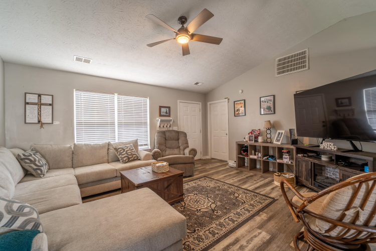 Listing Image 17