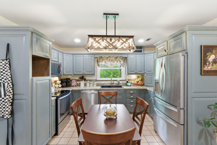 Listing Image 10