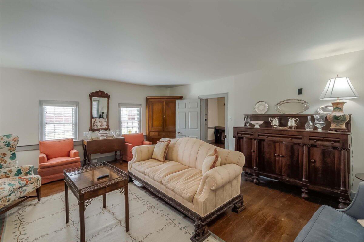 Listing Image 11