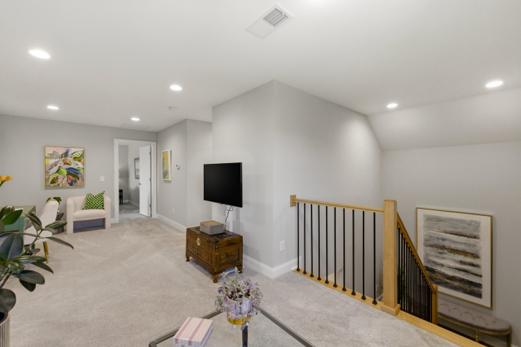 Listing Image 44