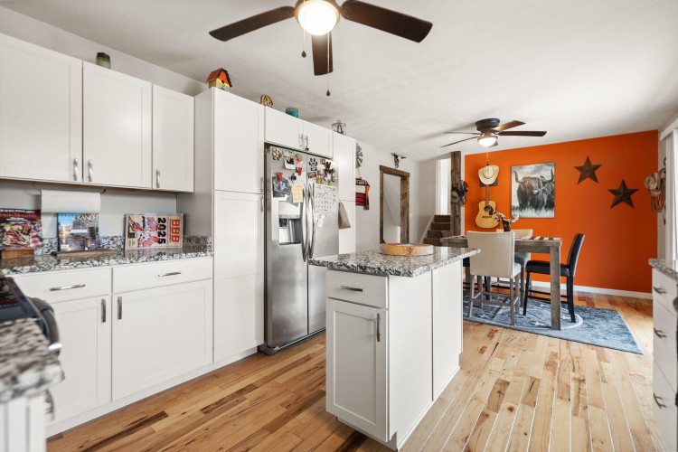 Listing Image 12