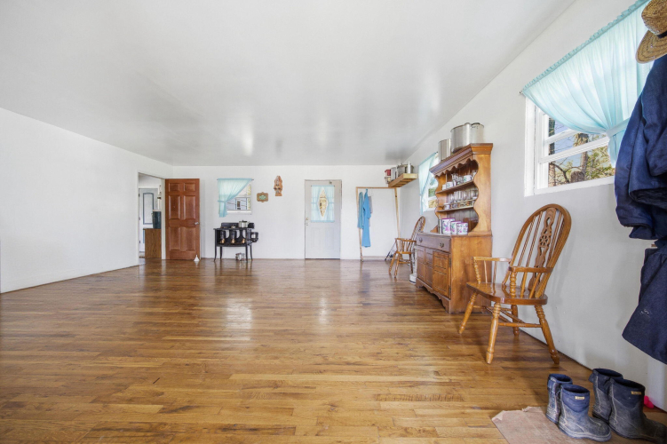 Listing Image 17