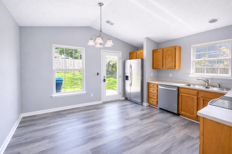 Listing Image 10