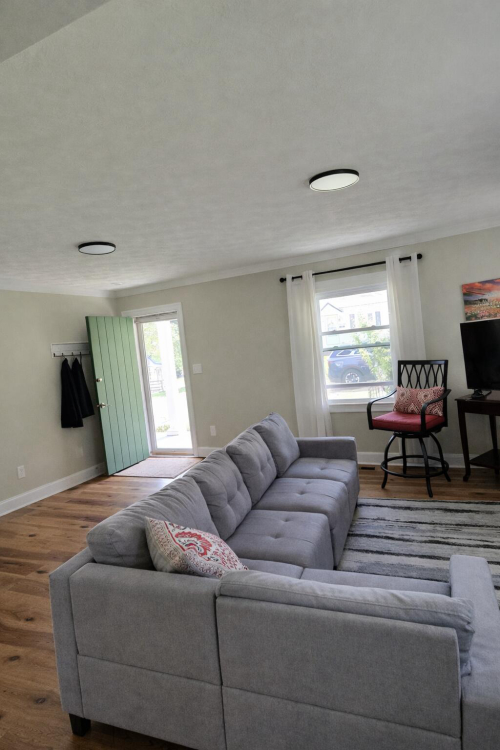 Listing Image 6