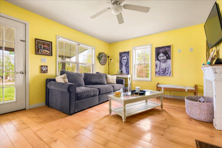 Listing Image 11