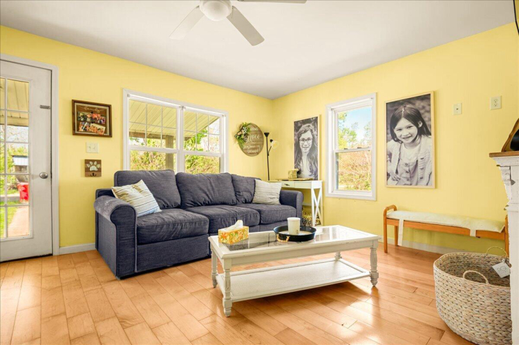Listing Image 12