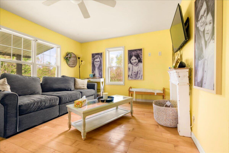 Listing Image 10