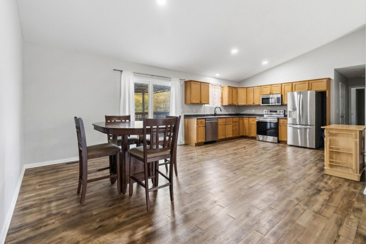 Listing Image 9