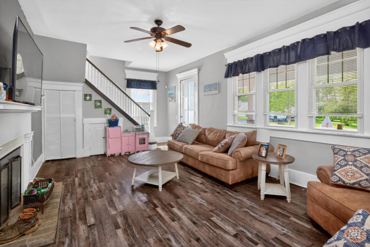 Listing Image 9
