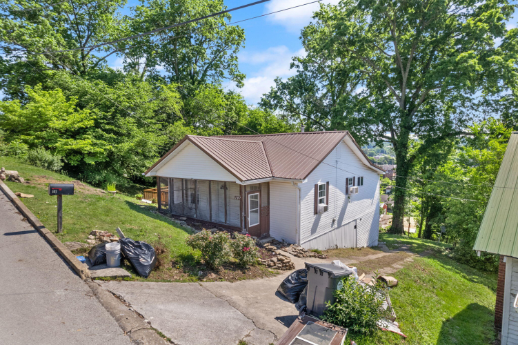 Listing Image 4